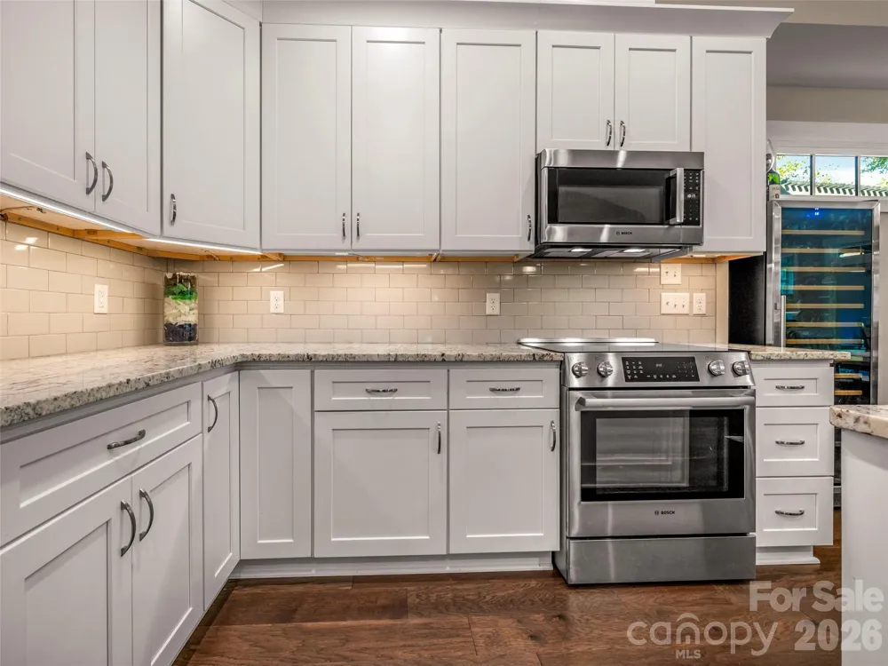 217 Hogans View Circle Hendersonville, NC 28739
