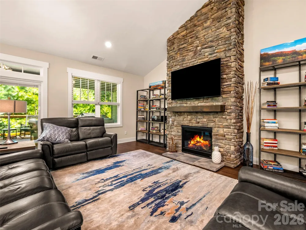 217 Hogans View Circle Hendersonville, NC 28739