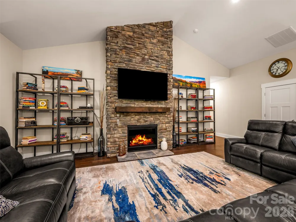 217 Hogans View Circle Hendersonville, NC 28739