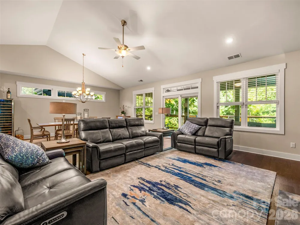 217 Hogans View Circle Hendersonville, NC 28739