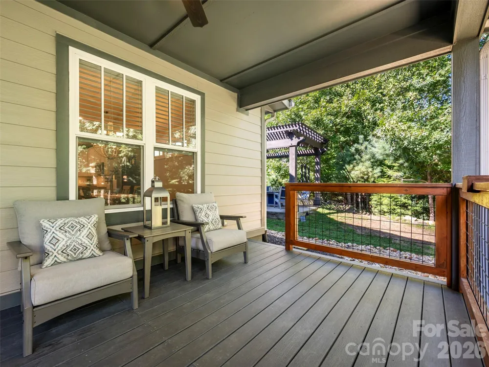 217 Hogans View Circle Hendersonville, NC 28739