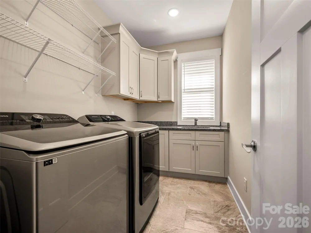 217 Hogans View Circle Hendersonville, NC 28739
