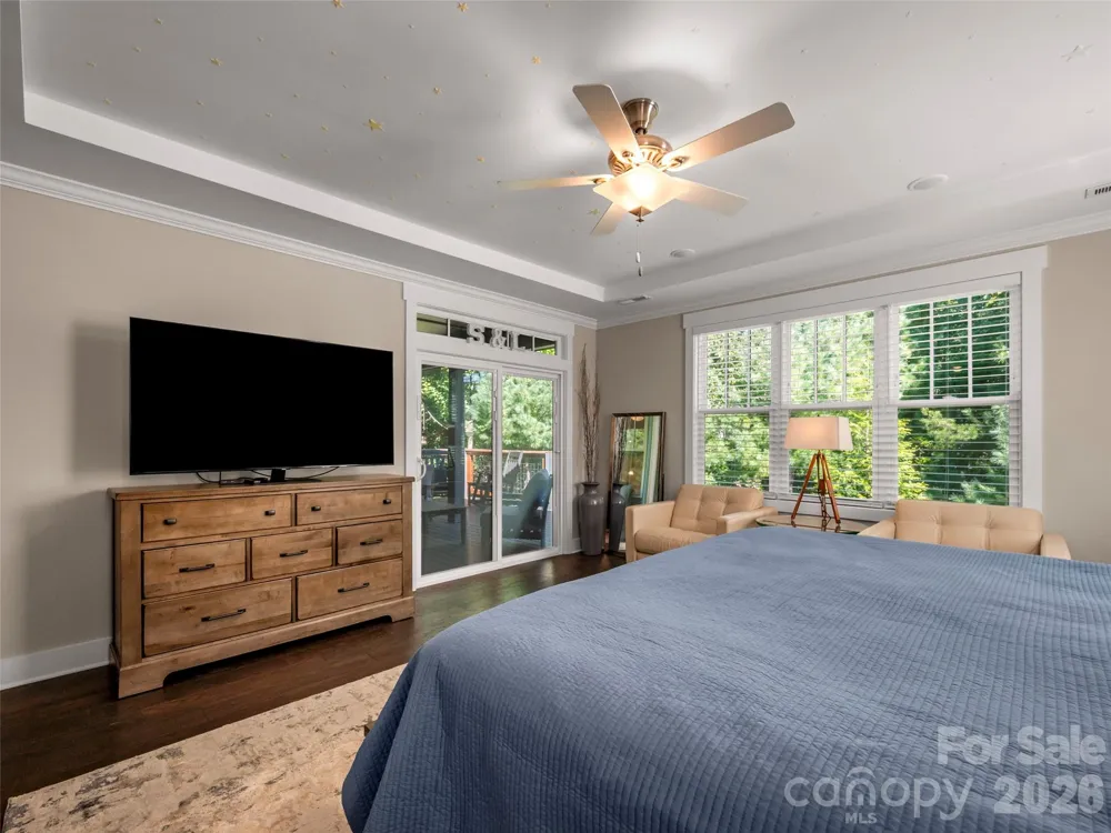 217 Hogans View Circle Hendersonville, NC 28739