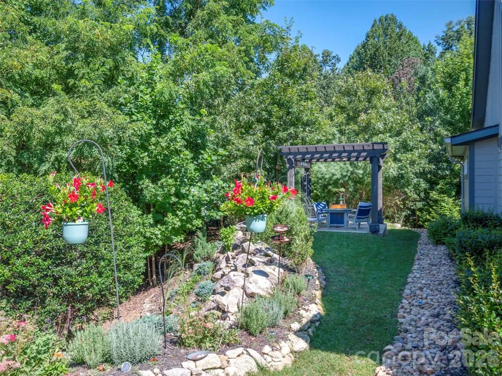 217 Hogans View Circle Hendersonville, NC 28739