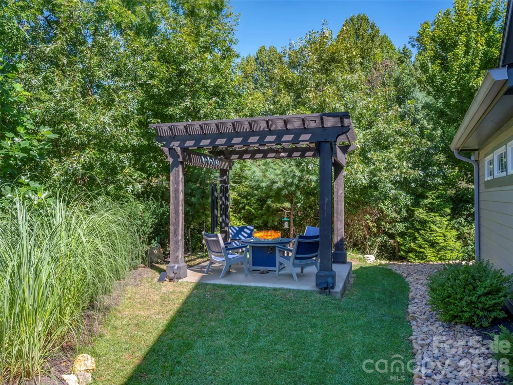217 Hogans View Circle Hendersonville, NC 28739