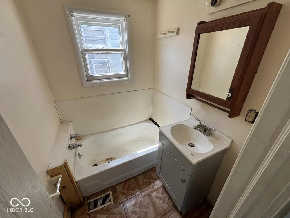 2203 S Biltmore Avenue Muncie, IN 47302