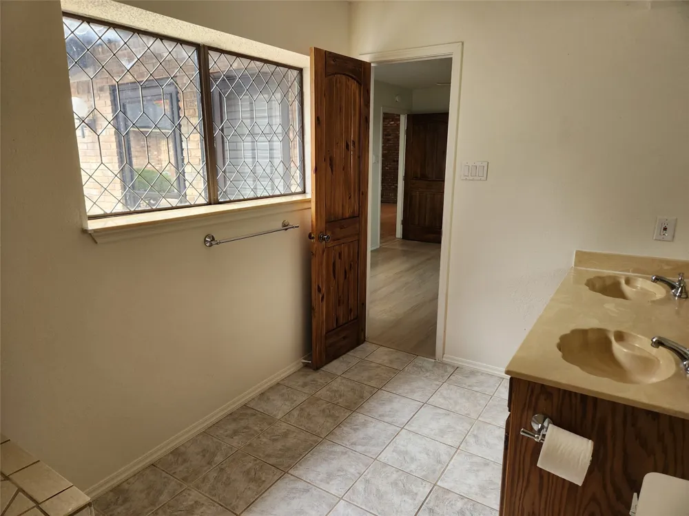 1425 Palmnold Circle W Fort Worth, TX 76120