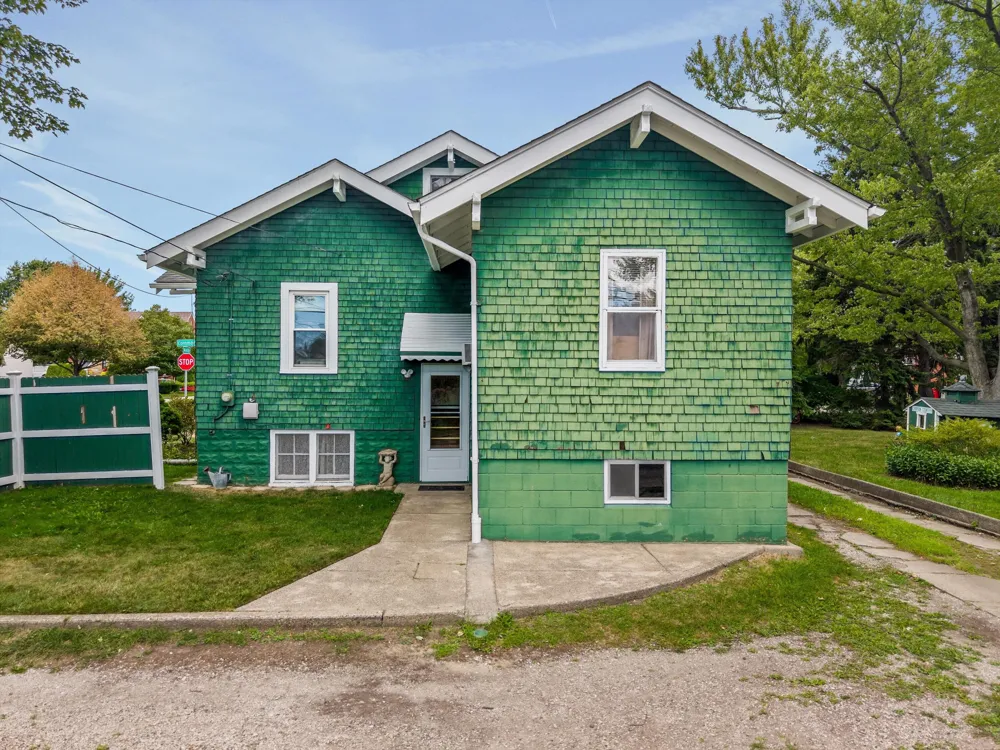 18710 Common Road Roseville, MI 48066