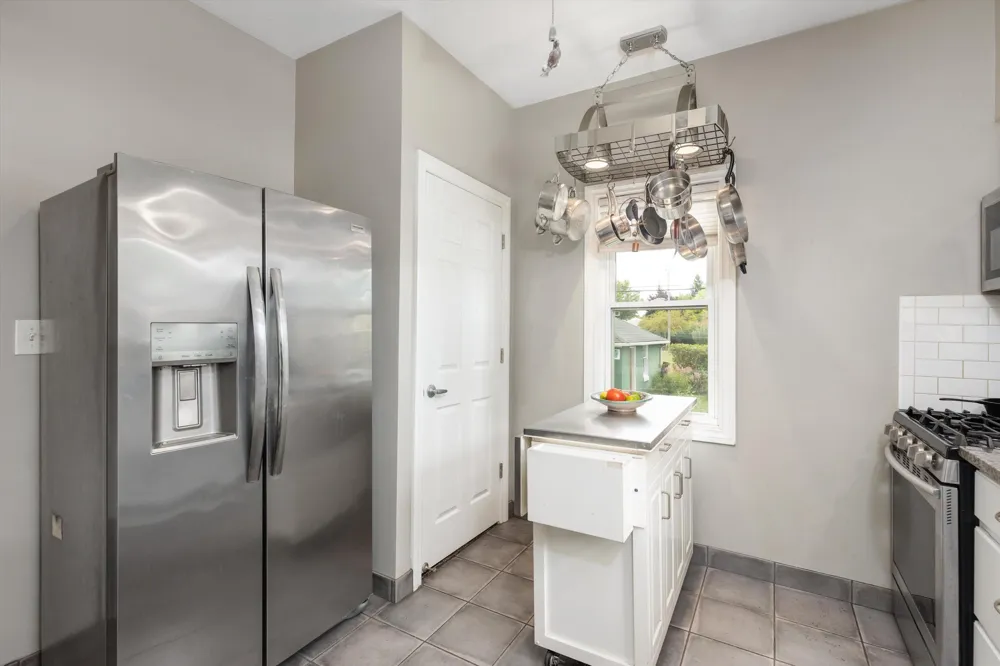 18710 Common Road Roseville, MI 48066