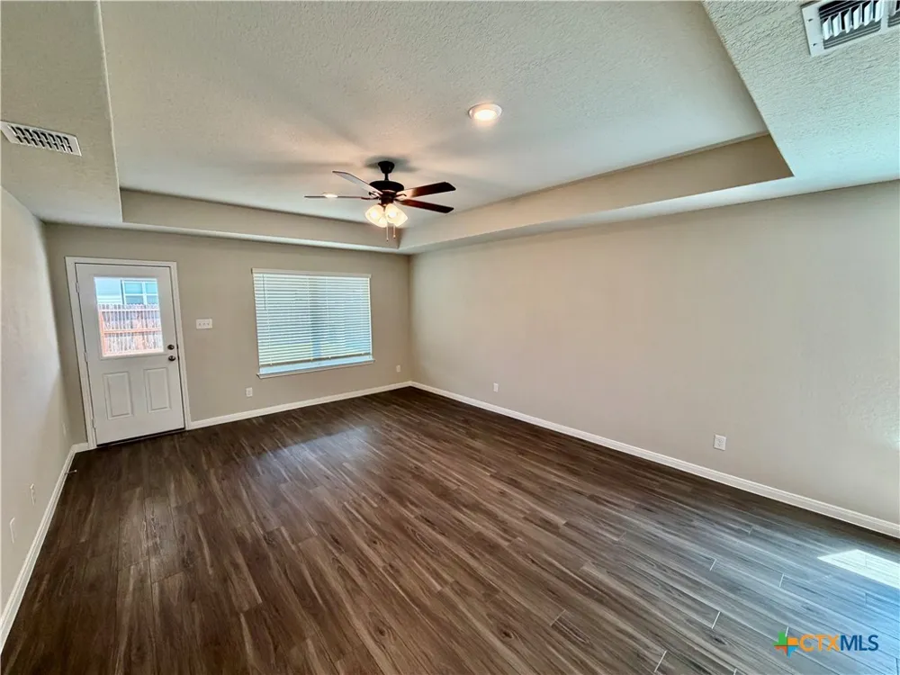 1208 Sweden Seguin, TX 78155