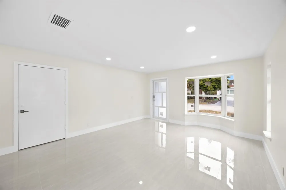 5664 BOYNTON Crescent Boynton Beach, FL 33437