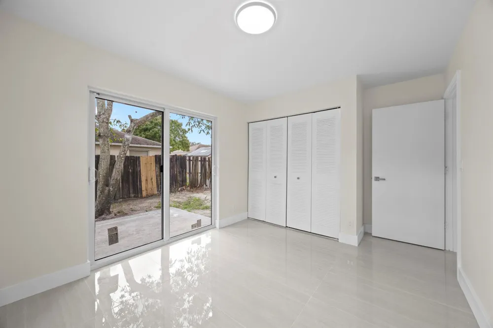 5664 BOYNTON Crescent Boynton Beach, FL 33437