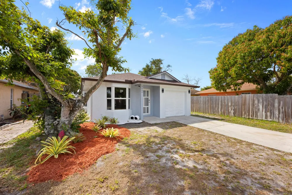 5664 BOYNTON Crescent Boynton Beach, FL 33437