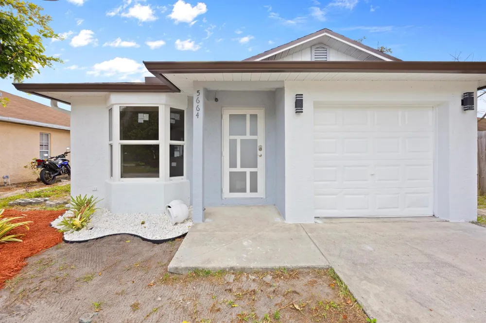 5664 BOYNTON Crescent Boynton Beach, FL 33437