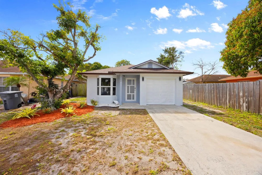 5664 BOYNTON Crescent Boynton Beach, FL 33437