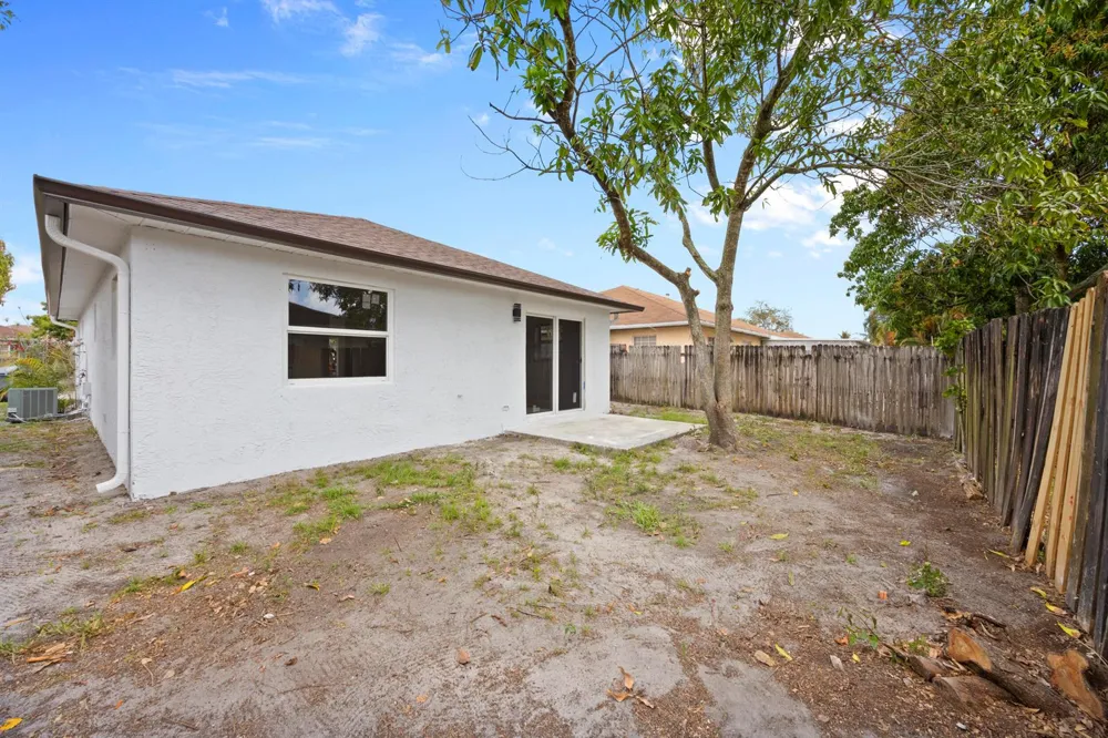 5664 BOYNTON Crescent Boynton Beach, FL 33437