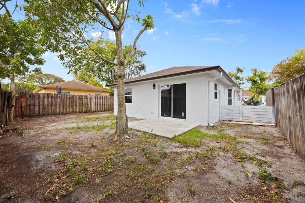 5664 BOYNTON Crescent Boynton Beach, FL 33437