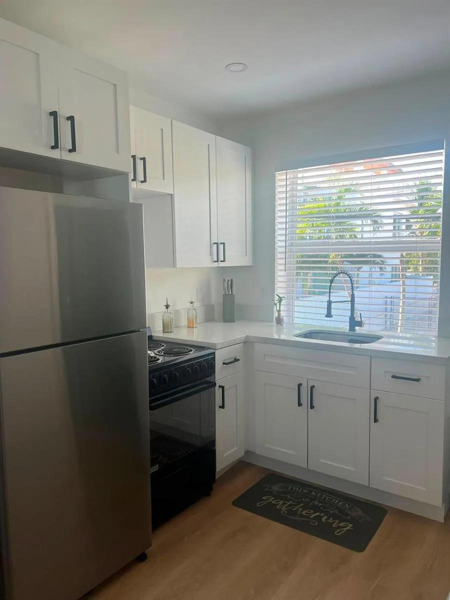 817 TYLER STREET #11 Hollywood, FL 33019