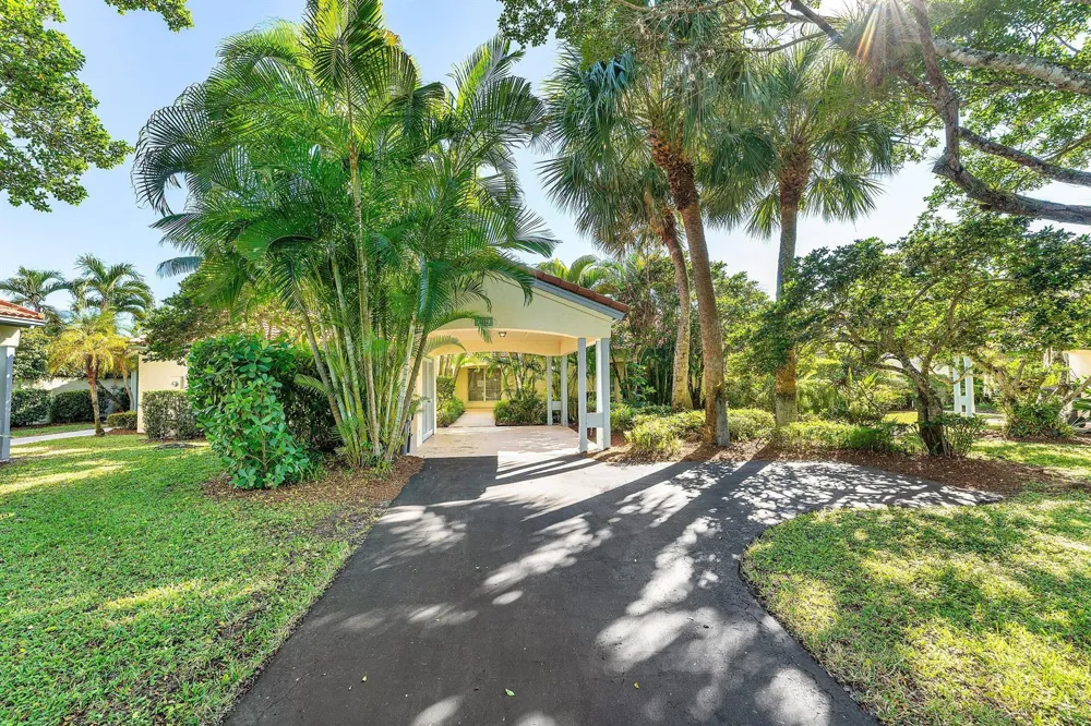 2312 Las Casitas Drive Wellington, FL 33414
