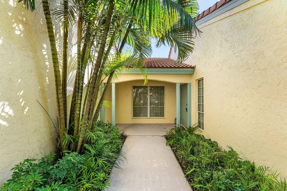 2312 Las Casitas Drive Wellington, FL 33414