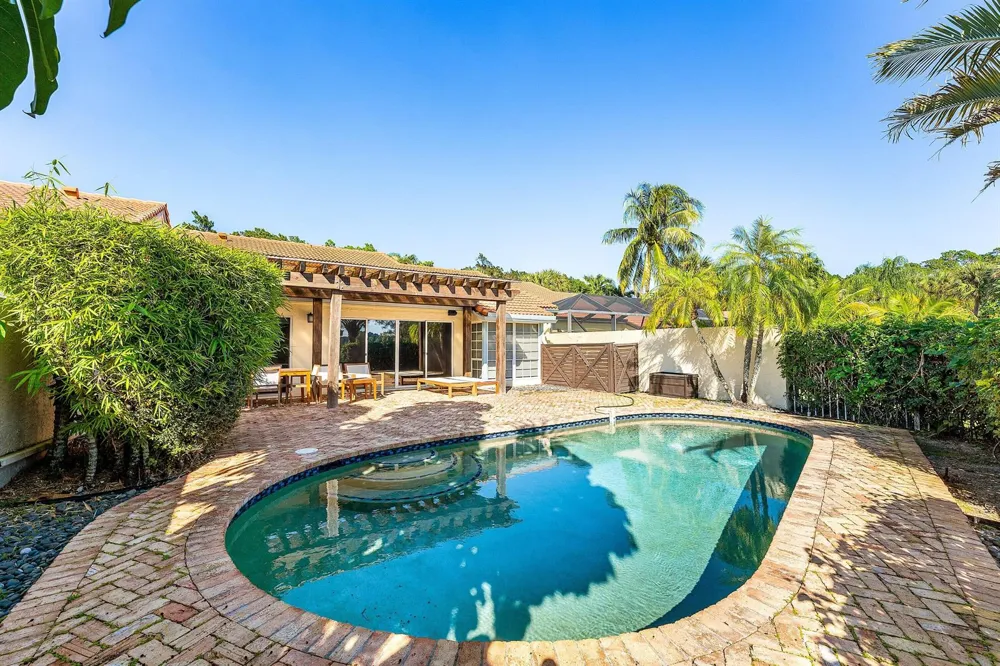 2312 Las Casitas Drive Wellington, FL 33414