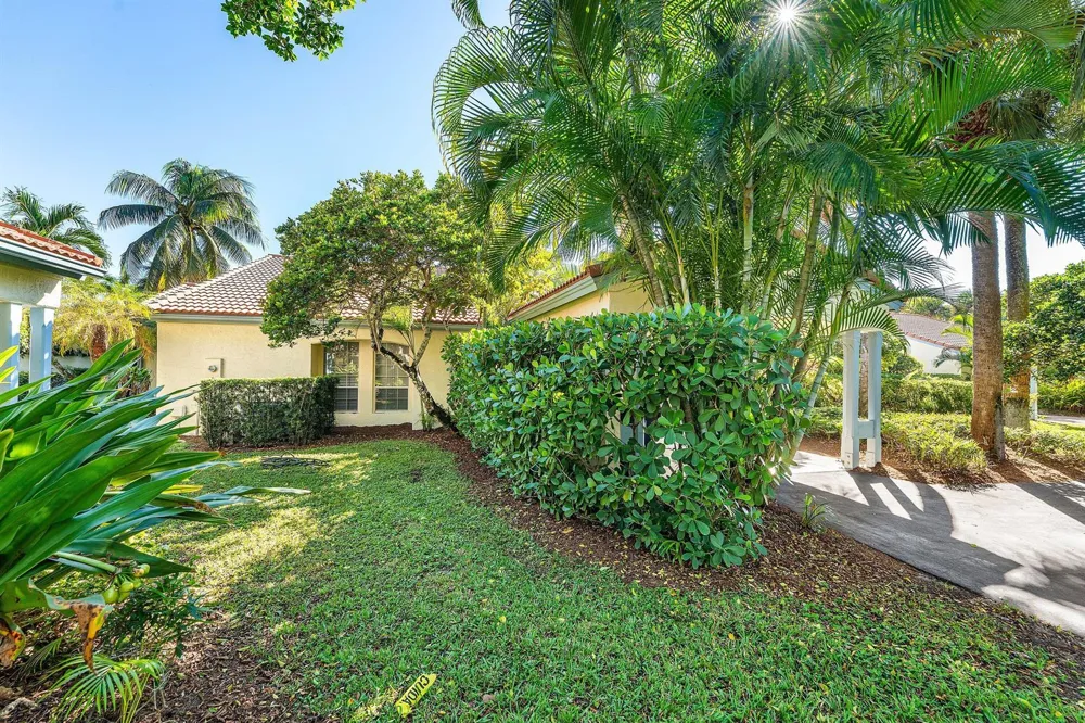 2312 Las Casitas Drive Wellington, FL 33414