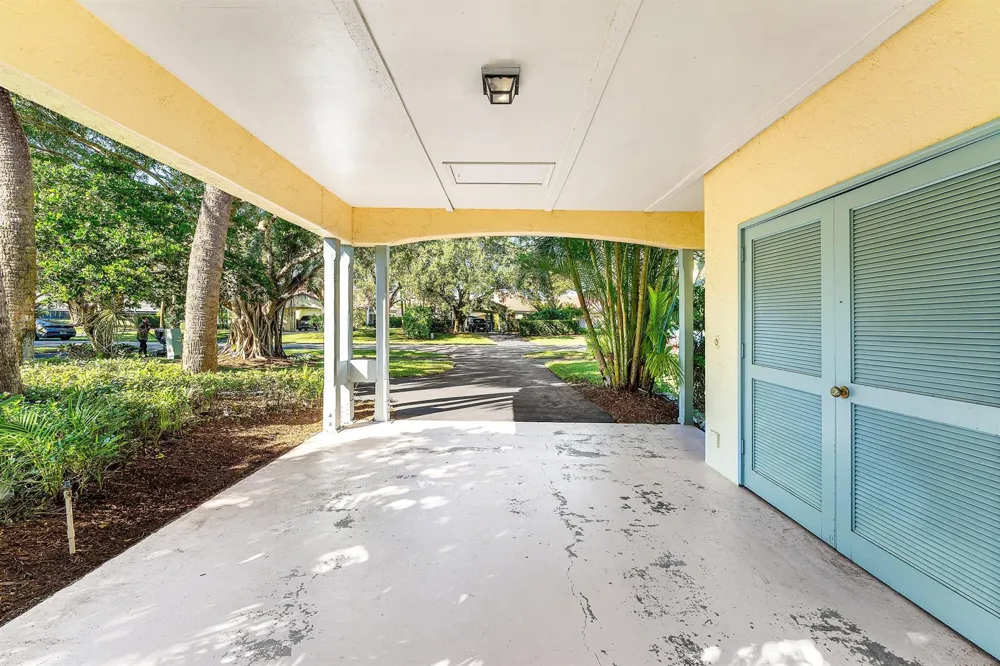 2312 Las Casitas Drive Wellington, FL 33414