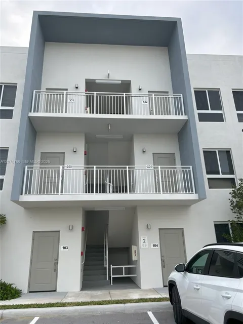 610 NE 2nd St #304