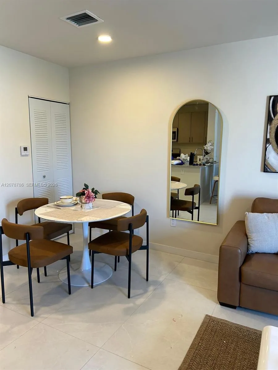 610 NE 2nd St #304 Dania Beach, FL 33004