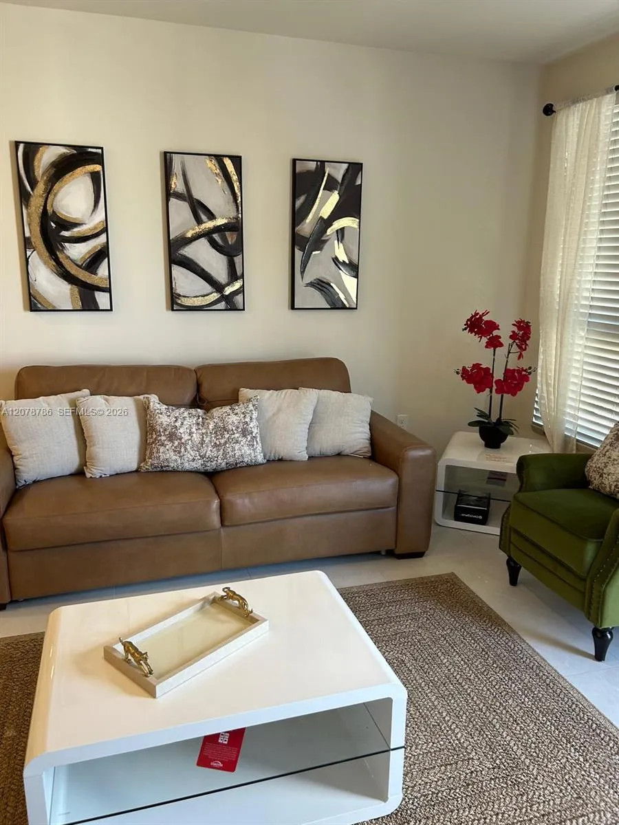 610 NE 2nd St #304 Dania Beach, FL 33004