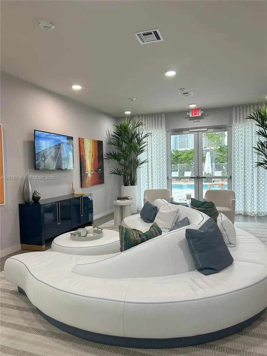 610 NE 2nd St #304 Dania Beach, FL 33004