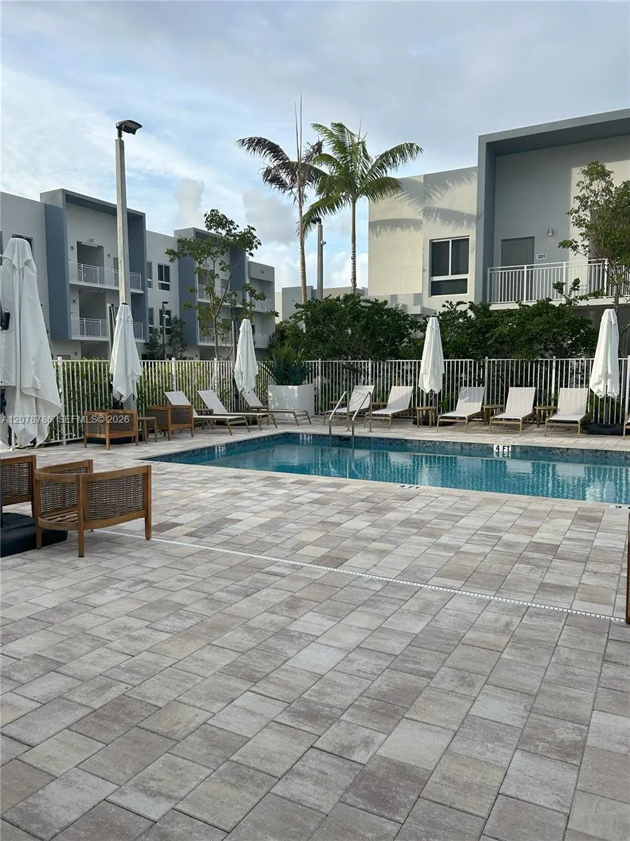 610 NE 2nd St #304 Dania Beach, FL 33004