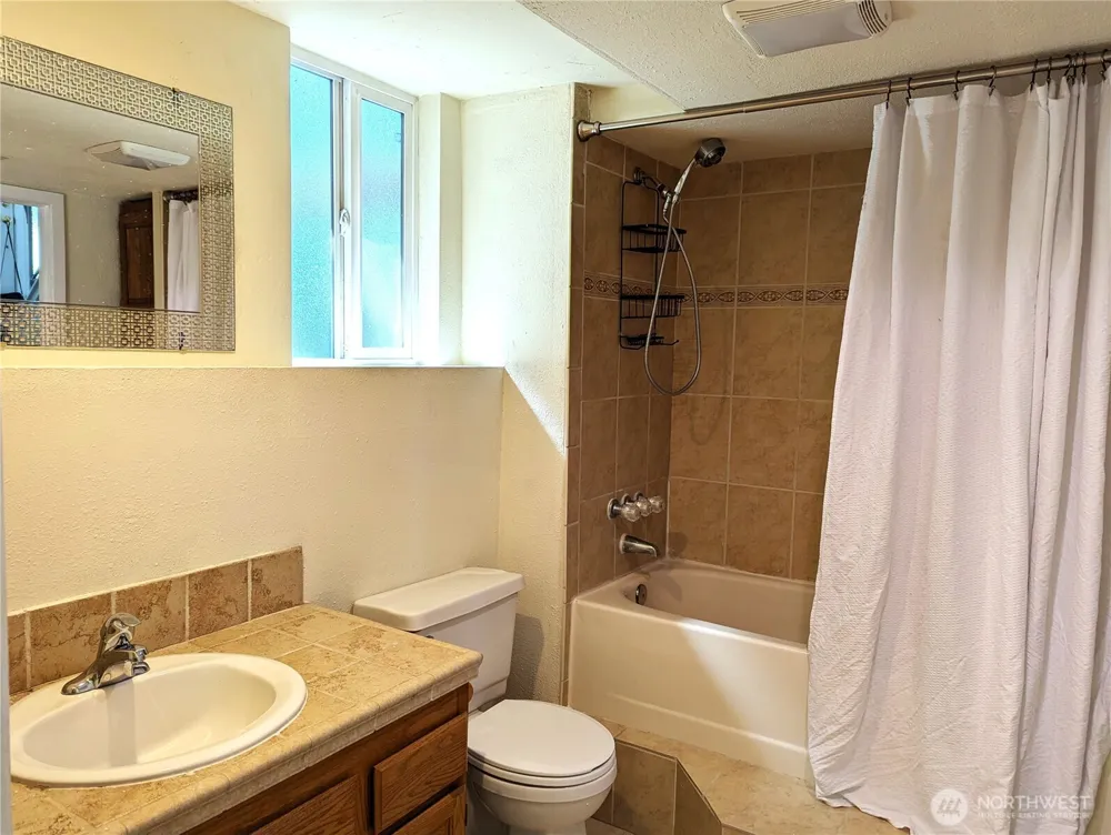 31409 32nd Avenue SW Federal Way, WA 98023