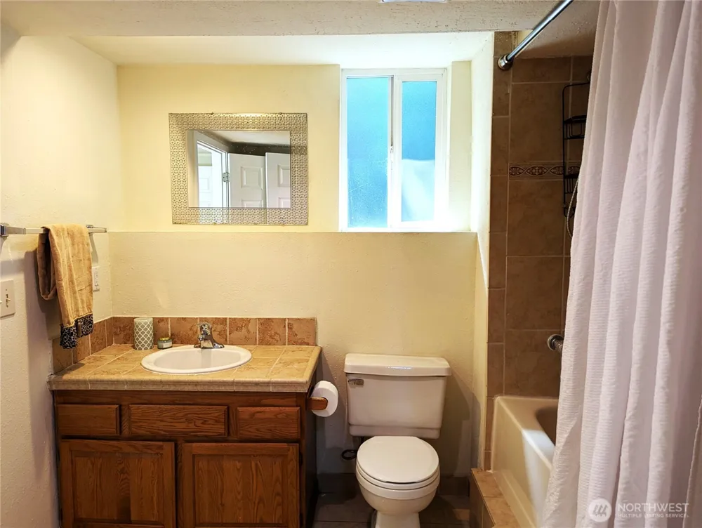 31409 32nd Avenue SW Federal Way, WA 98023