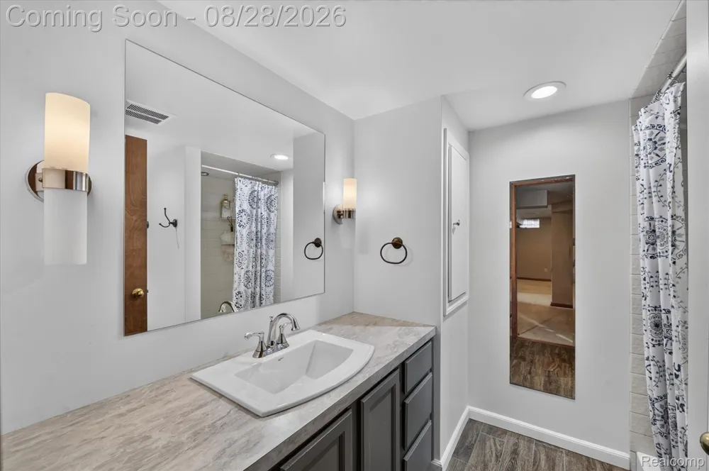 2252 Harvard Road Berkley City, MI 48072
