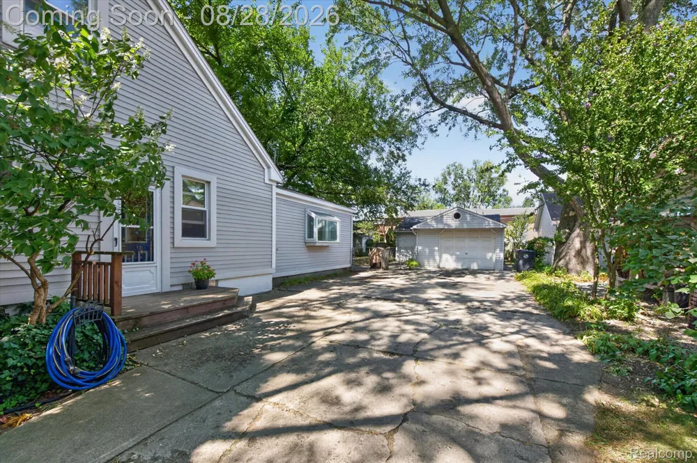 2252 Harvard Road Berkley City, MI 48072