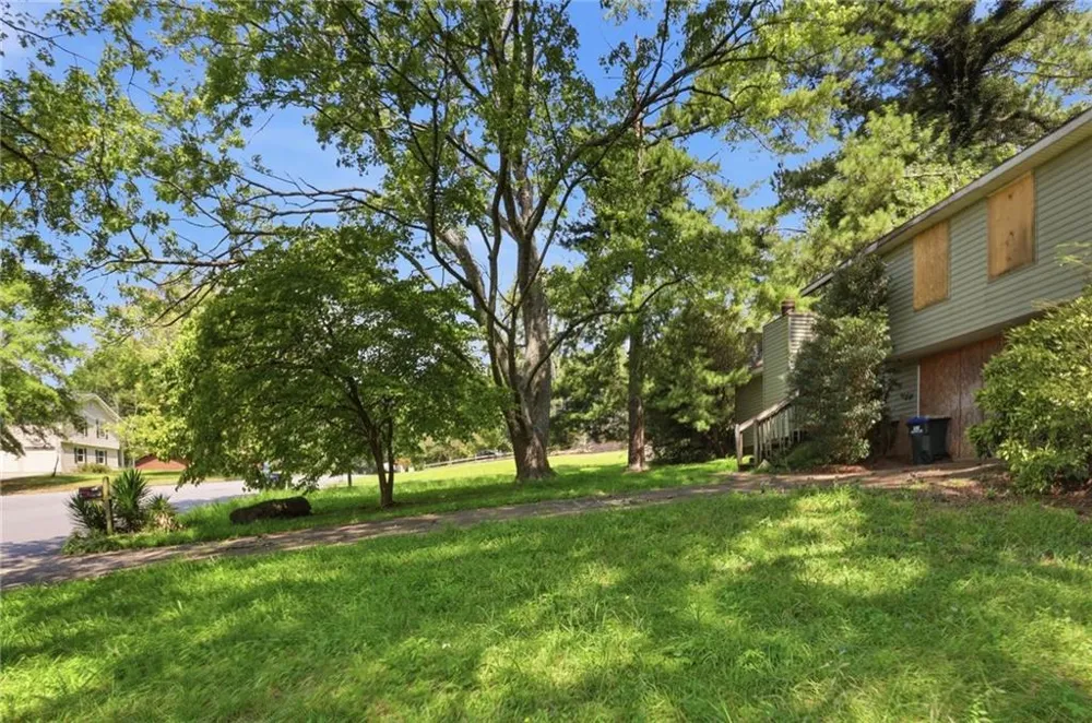 140 Cedar Trace Roswell, GA 30075