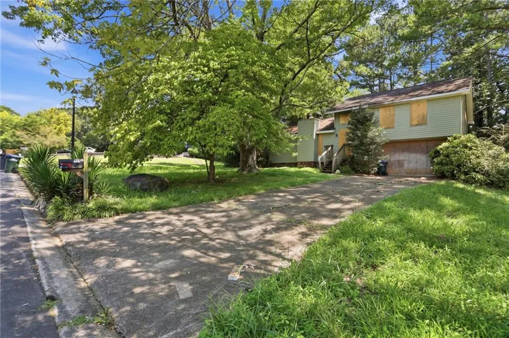 140 Cedar Trace Roswell, GA 30075