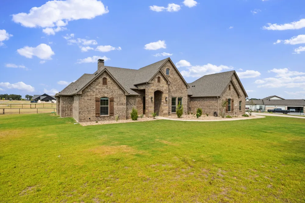 460 Royal Santana Run Weatherford, TX 76087
