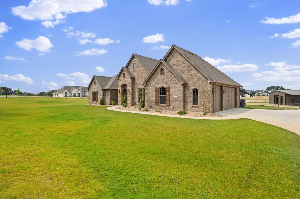 460 Royal Santana Run Weatherford, TX 76087