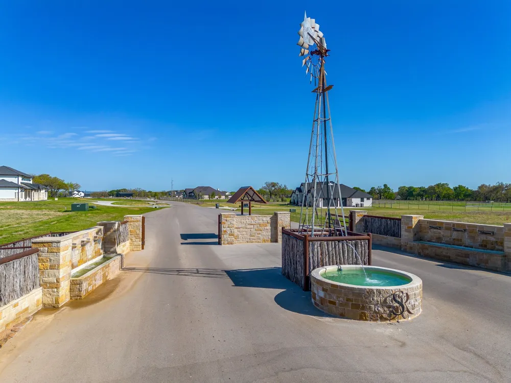 460 Royal Santana Run Weatherford, TX 76087