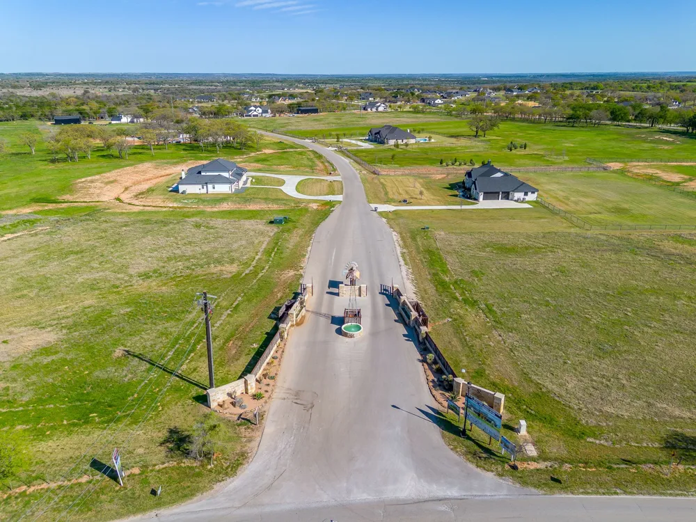460 Royal Santana Run Weatherford, TX 76087