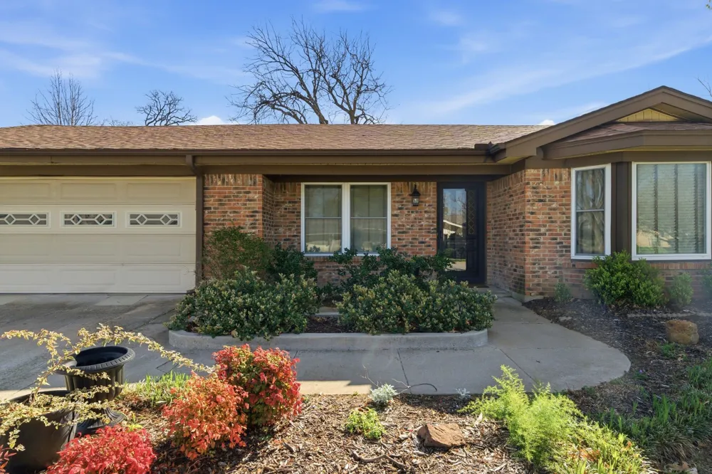 1760 Acorn Lane Hurst, TX 76054