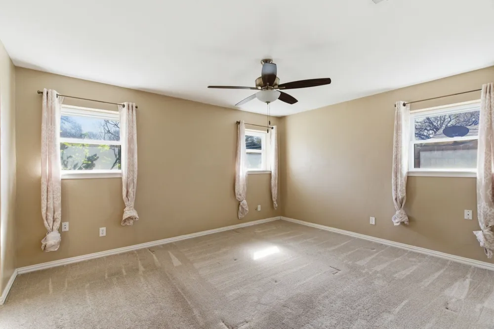 1760 Acorn Lane Hurst, TX 76054