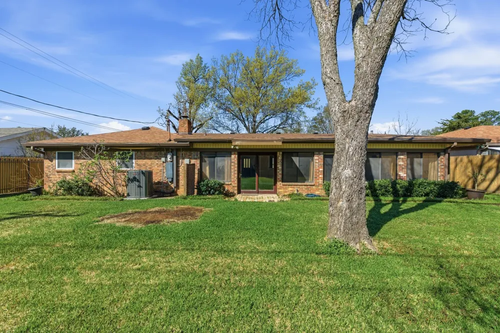 1760 Acorn Lane Hurst, TX 76054