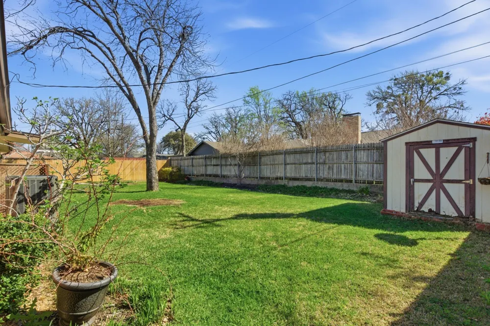 1760 Acorn Lane Hurst, TX 76054