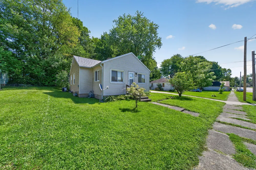 128 East Street Cassopolis, MI 49031