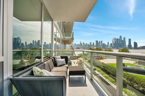 1000 AVENUE AT PORT IMPERIAL