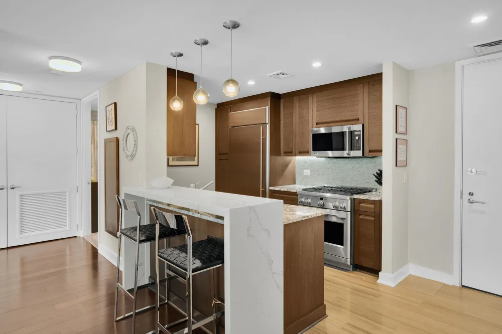 1000 AVENUE AT PORT IMPERIAL Weehawken, NJ 07087