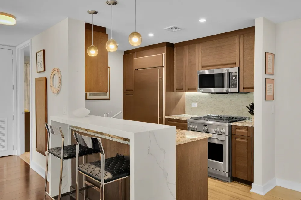 1000 AVENUE AT PORT IMPERIAL Weehawken, NJ 07087